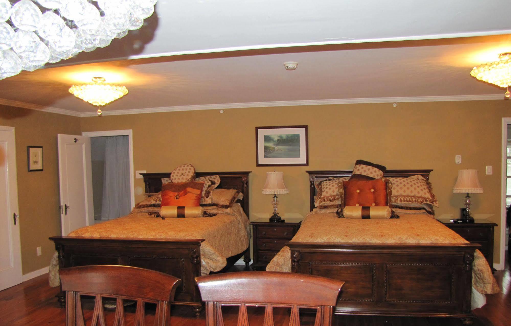 Monroe House Executive Guest Suites San Juan de Terranova Exterior foto